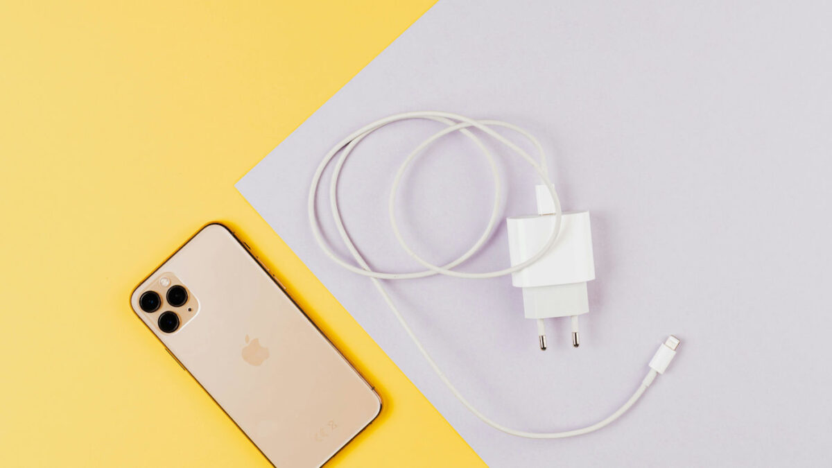 Apple zieht iPhone 14 und SE 3 aus EU-Stores: Das Ende des Lightning-Ports